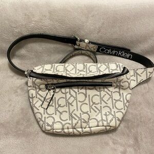 Calvin Klein Monogram Fanny Pack. Color White.